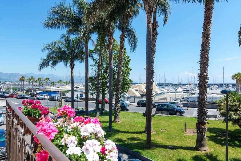 Casa Delle Zammare Fronte Mare Centro Storico Villa Riposto Bagian luar foto